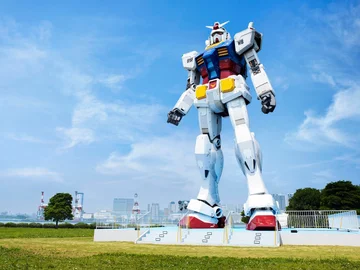 As part of the Green Tokyo Gundam Project, a full-size, 18-meter-high Gundam statue was installed in Shiokaze Park, Tokyo.